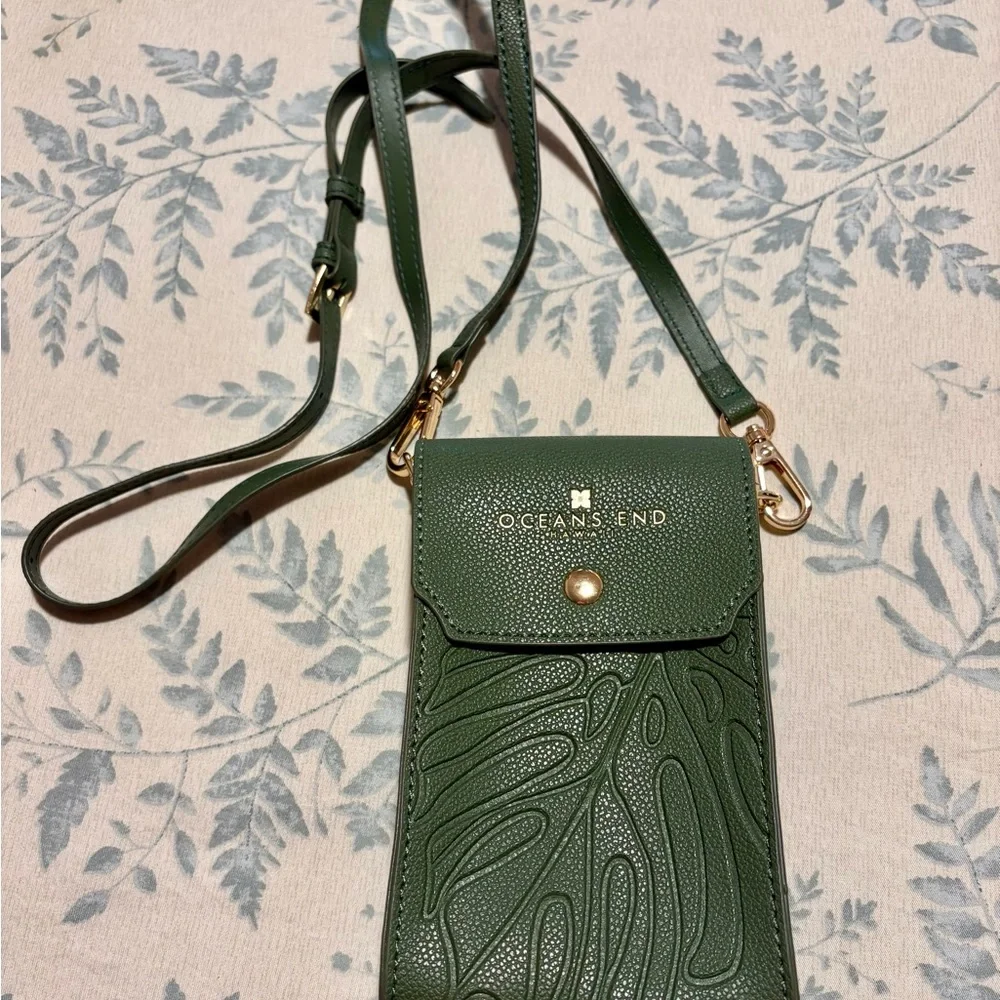 Oceans End Emerald Crossbody Phone Pouch - Picture 3 of 7
